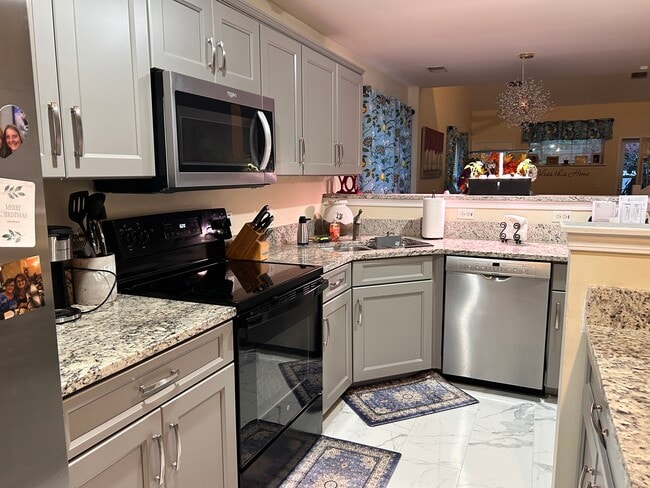 Building Photo - 324 Gallery Way