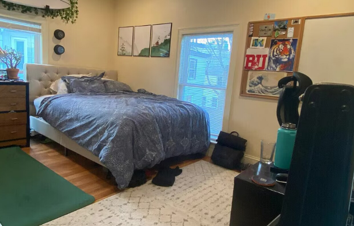 Foto del edificio - 6 Bedroom-Huge No Broker FEE