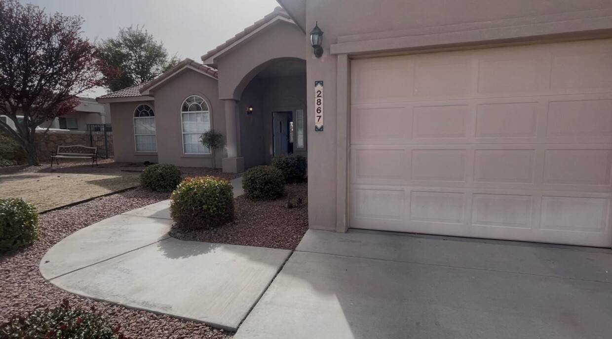 Primary Photo - Charming 3 Bedroom/2 Bath Home - Located o...