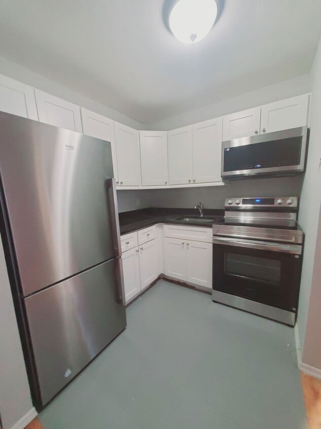 Photo - 637 Cove Road Apt #C, Stamford, CT 06902 - 1 BR 1 BA condo