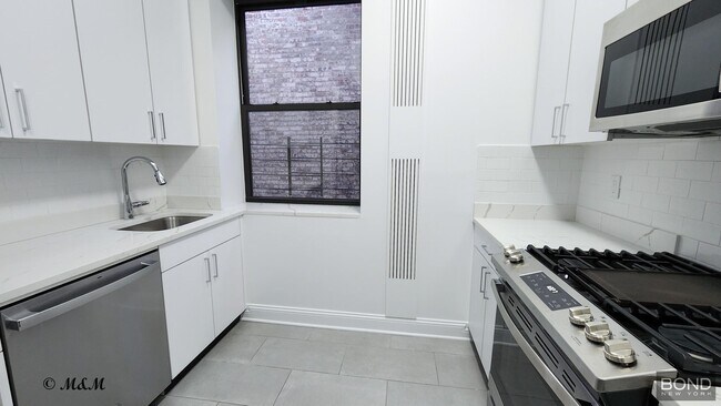 Building Photo - 26 E 91st St