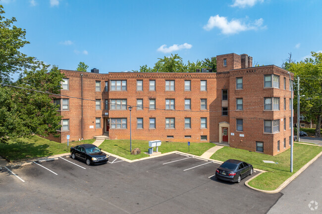 Foto del edificio - West Court Apartments