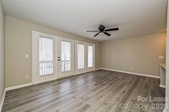 Foto del edificio - 6156 Meadow Rose Ln