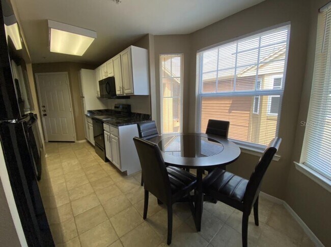 Foto del edificio - 421 Summit Ridge Pl