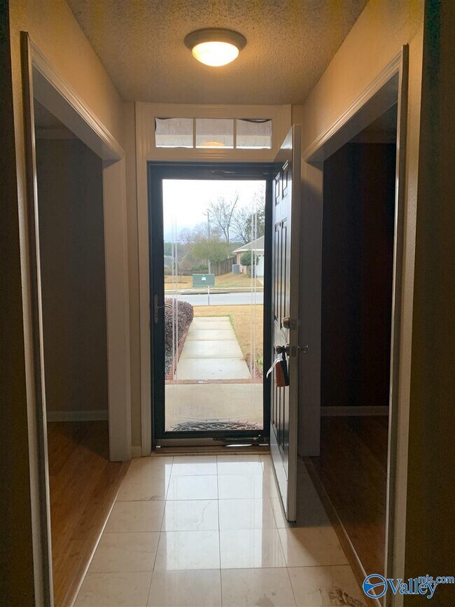 Foto del edificio - 137 Clover Ridge Dr