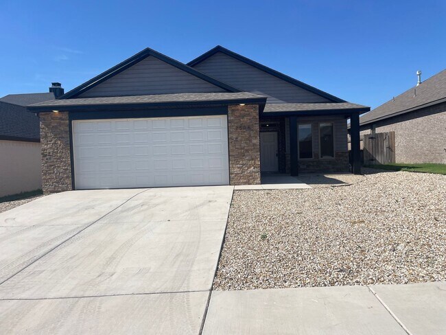 Building Photo - 3 Bedroom Rental Available July 9th in Fre...