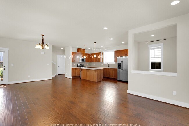 Building Photo - Charming River Terrace Home with Luxurious...