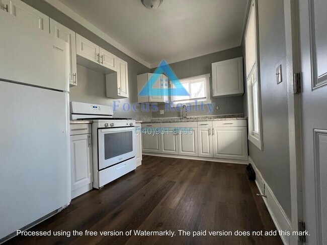 Building Photo - 508 N Zane Ave