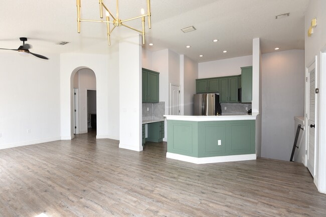 Building Photo - 6741 Breezy Palm Dr