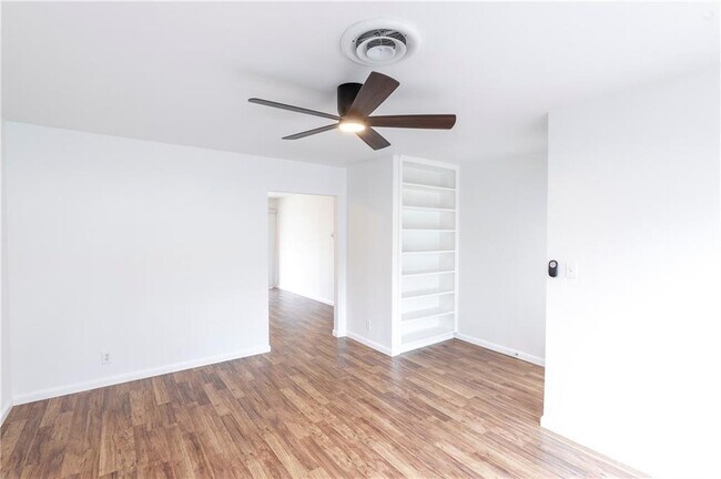Building Photo - 5201 Periwinkle Path
