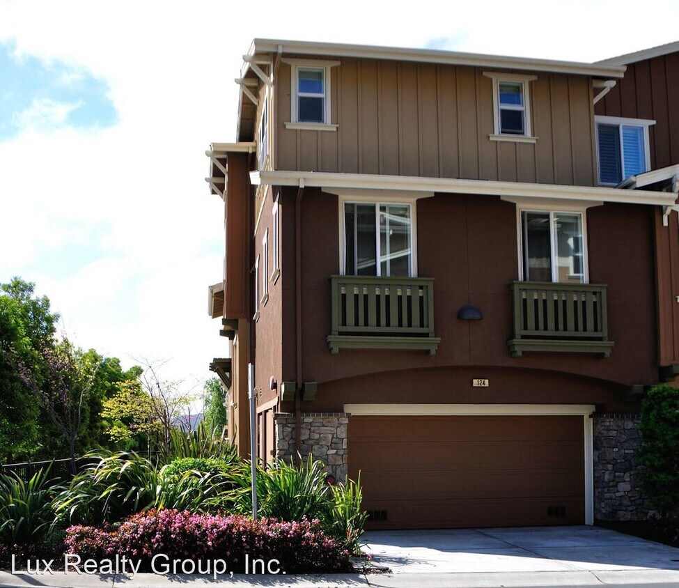 Foto principal - 4 br, 3 bath House - 124 West Crystal Cove...