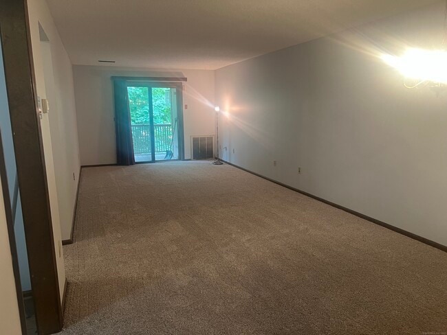 Building Photo - 495 Vincelette St