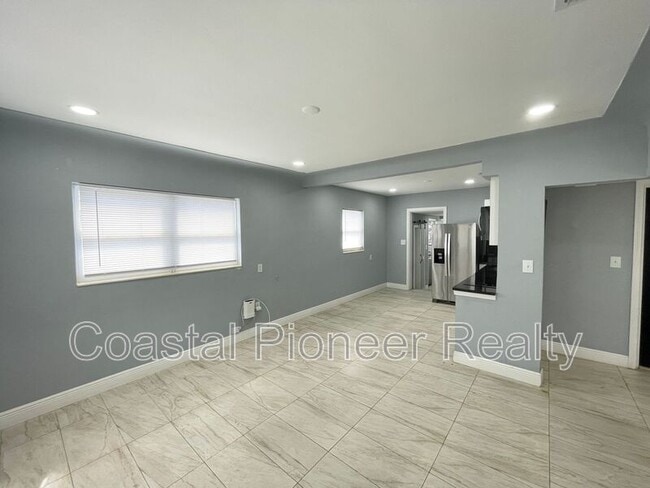 Building Photo - 3428 Ithaca St N