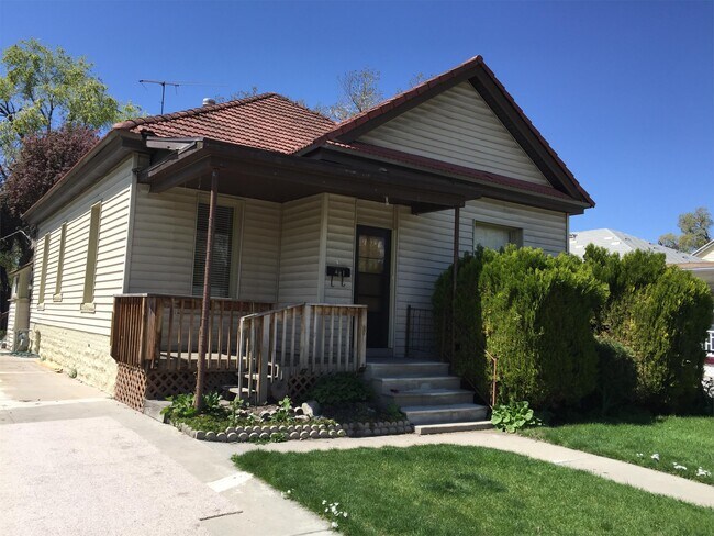 Building Photo - 441 Oakley St