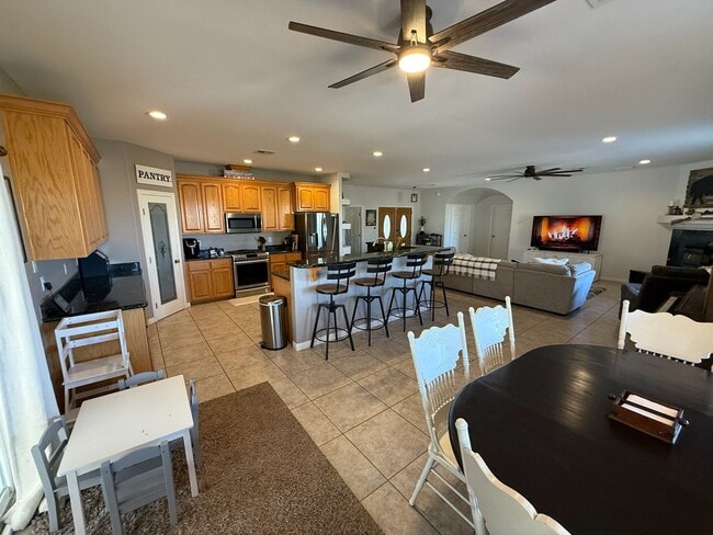 Building Photo - ?Unfurnished  dream home in the magical bo...