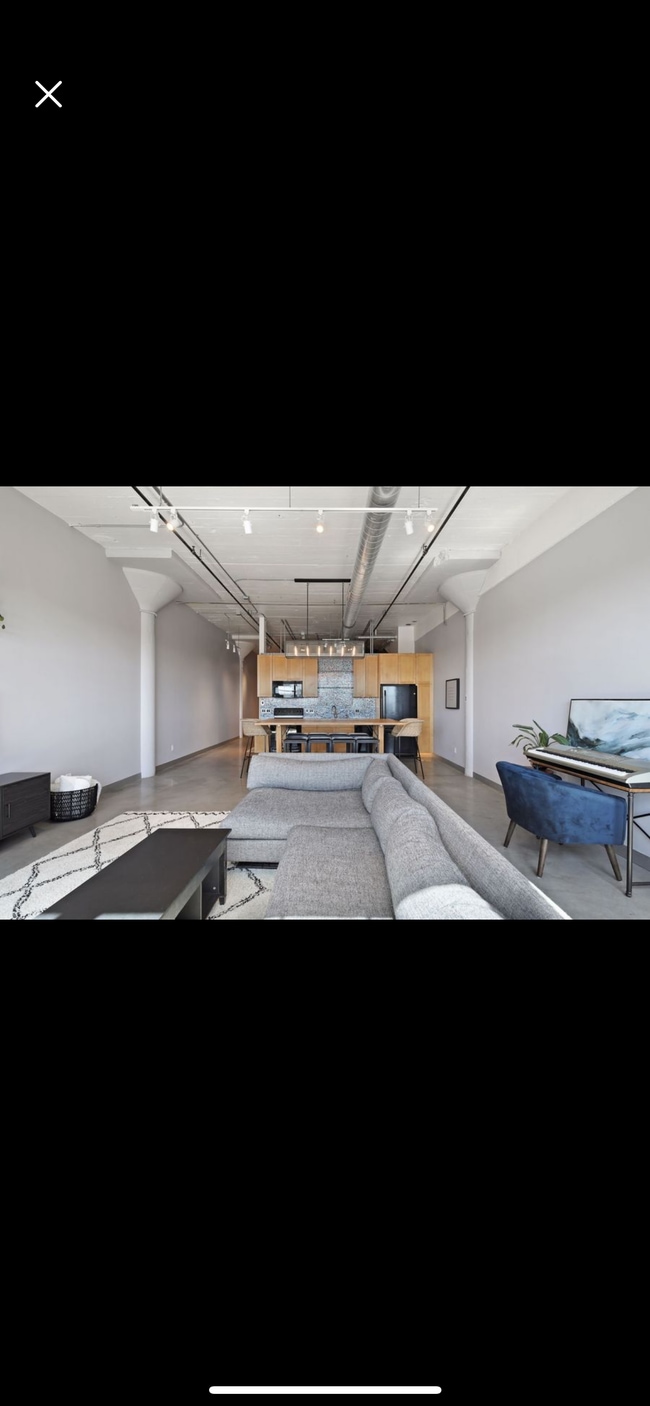 Living room / kitchen - 730 Stinson Blvd