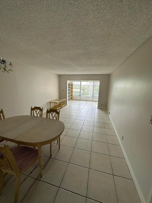 Foto del edificio - 9355 SW 8th St