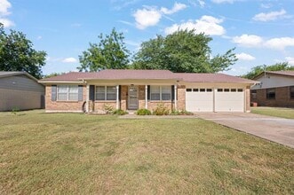 Building Photo - 808 Thompson Dr
