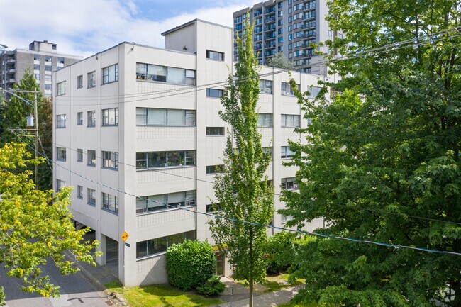 Photo du bâtiment - 1371 Harwood Street