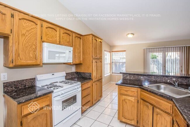 Foto del edificio - 8767 Hollowstone Way