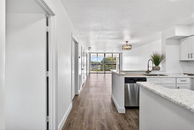 Building Photo - 1805 Mariner Dr