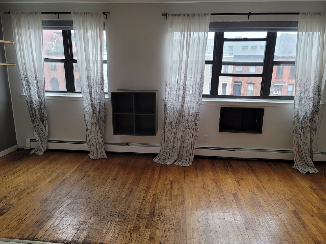 Building Photo - 223 9th St