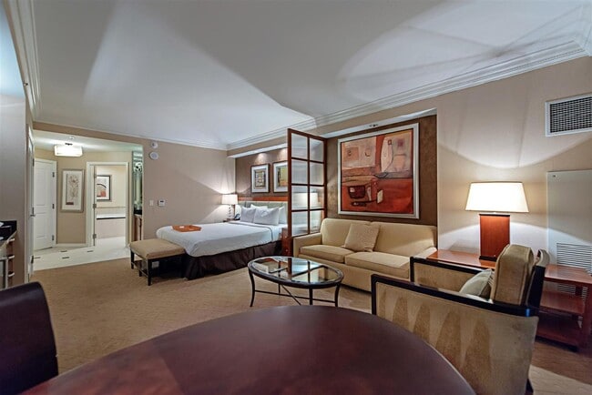 Building Photo - 1 month stay at luxury high rise condo sui...