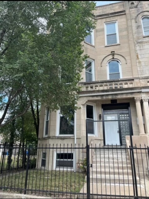 Building Photo - 438 E 49th St