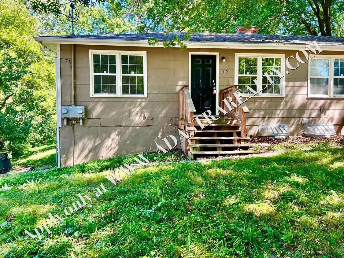 2 Bed 1 Bath Duplex in IndependenceAvaila... House Rental in