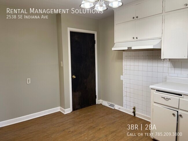 Building Photo - *FINISHED BASEMENT* 2538 SE Indiana Ave- 3...