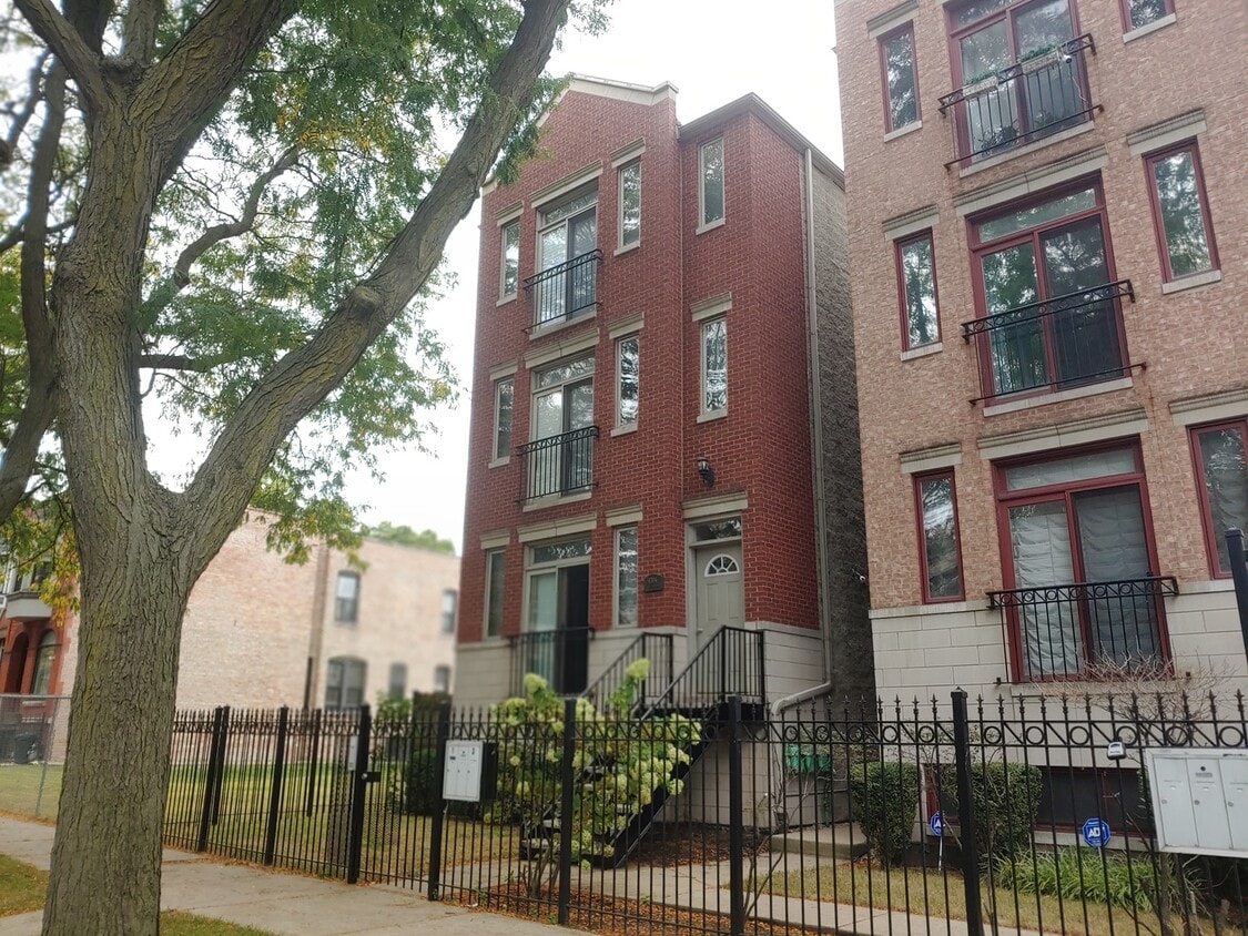 Primary Photo - 4314 S St Lawrence Ave