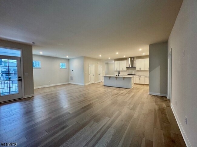 Foto del edificio - 61 Willow Ln