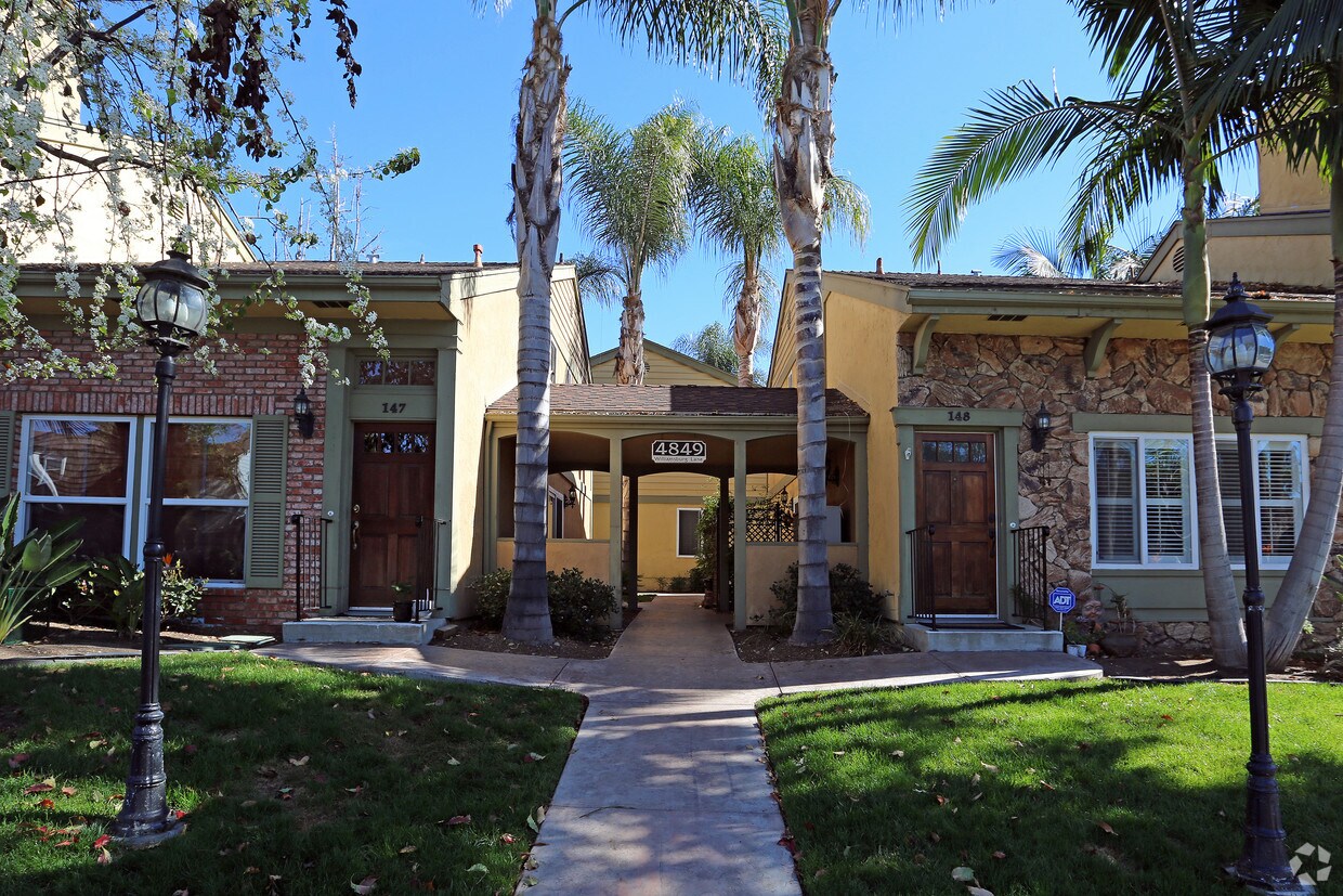 Williamsburg Square Apartments in La Mesa, CA