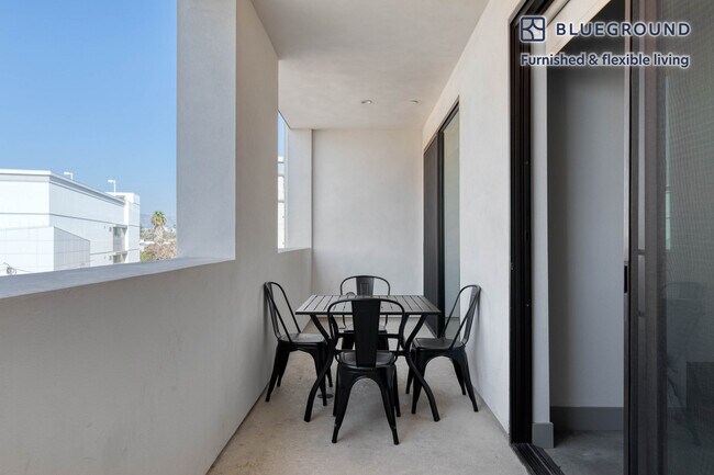 Foto del edificio - 5100 Wilshire Blvd