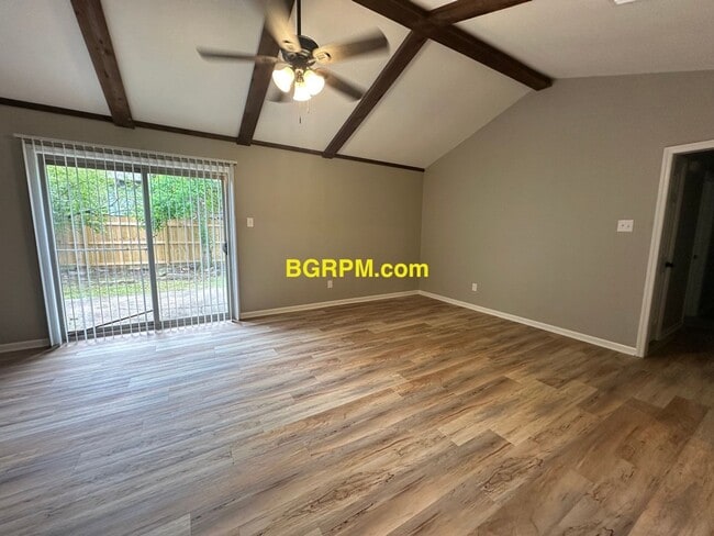 Building Photo - 3 BD, 2 BA, home in Sherwood