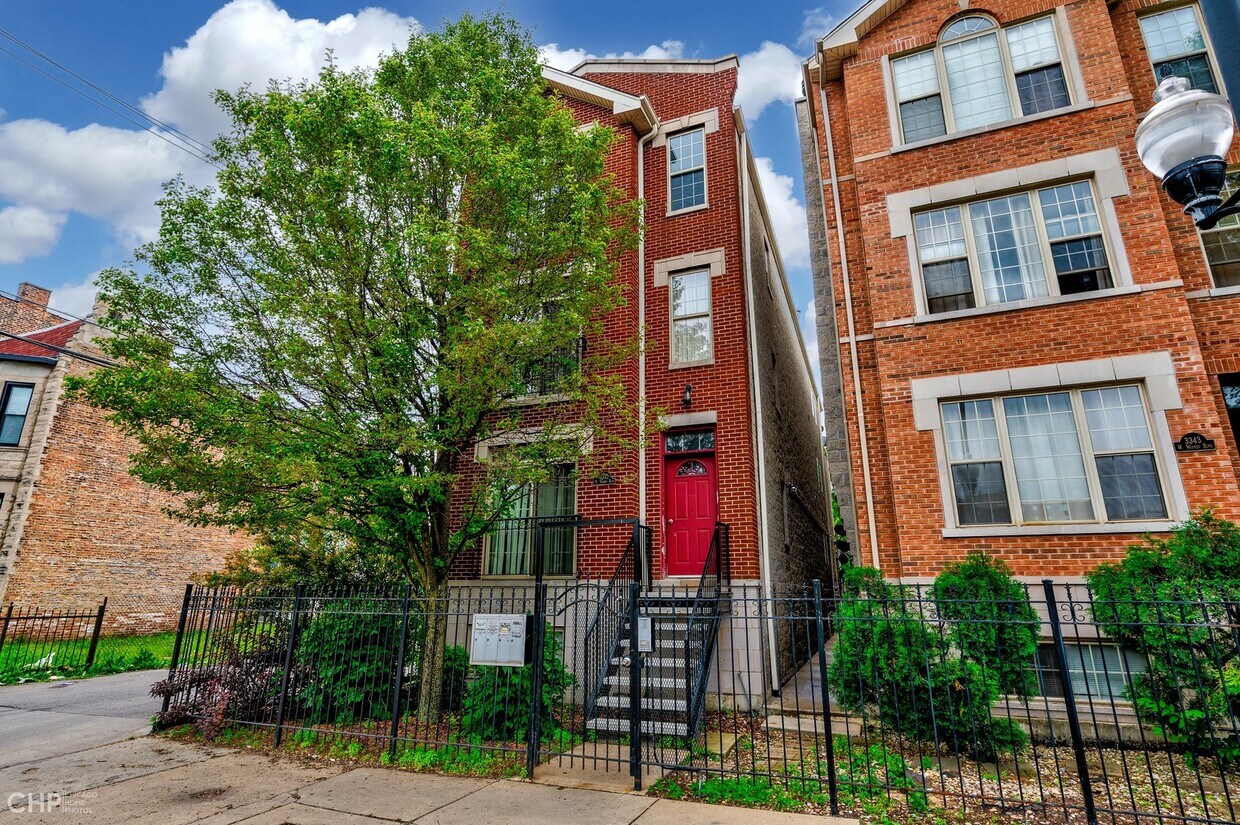3341 W Warren Blvd Unit 2, Chicago, IL 60624 Condo for Rent in