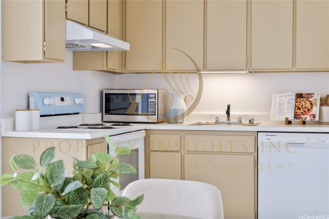 Photo - Spacious Makiki 1-Bedroom Condo with Parking & Pool – Anga-Roa
