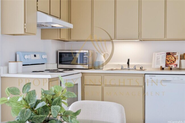 Foto del edificio - Spacious Makiki 1-Bedroom Condo with Parking & Pool – Anga-Roa