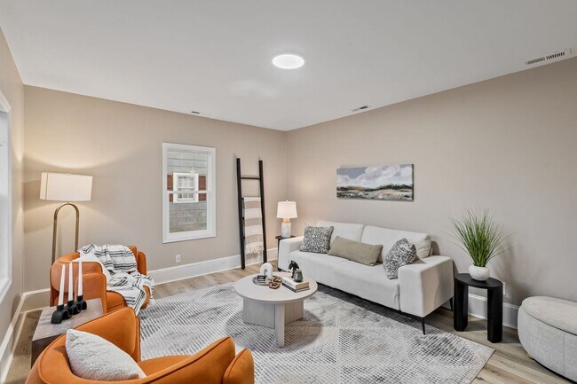 Building Photo - Freshly Remodeled 2 bedroom 1 bath in downtown Lillington!