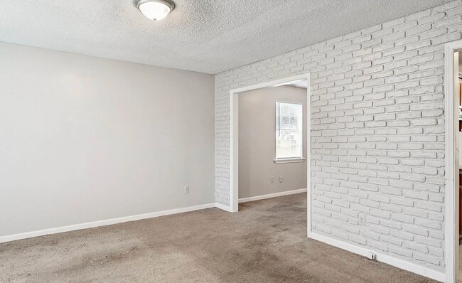 Foto del edificio - 501 Oak Crest Dr