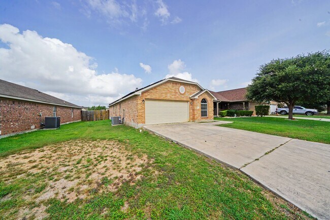 Foto del edificio - Spacious Single-Story Home with Solar Panels - Realtor Commission: $500