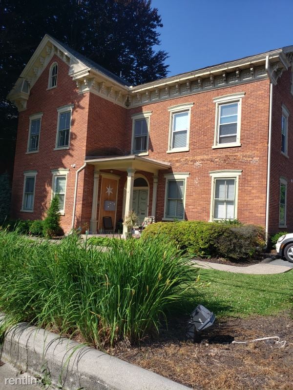 Primary Photo - 323 N George St