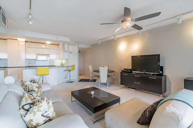 Building Photo - Furnished 1 Bed 1 Bath at Honolulu Park Place