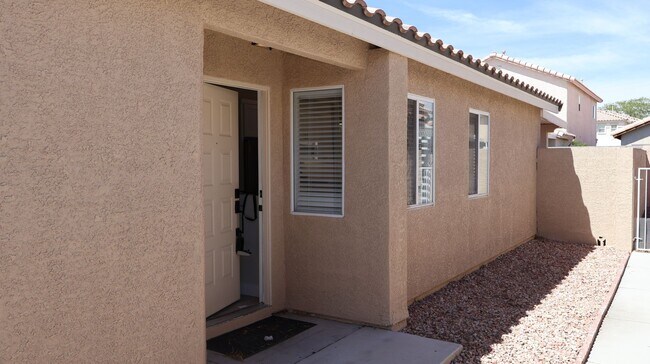 Building Photo - Nice Upgraded House Inside Out