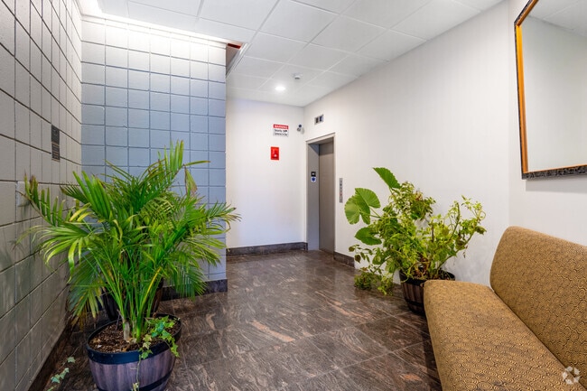 Lobby Photo - 254-270 Worthington St