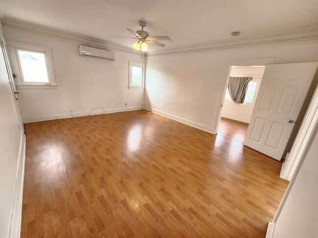 Building Photo - 820 N Edgemont St