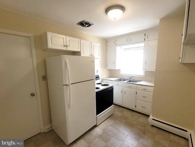 Foto del edificio - 2747 Cedarhurst Rd