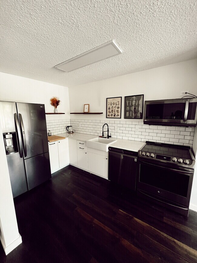 Building Photo - 2059 Huntington Ave
