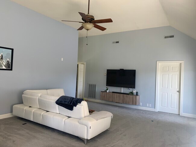 Building Photo - 1420 Heritage Landing Dr