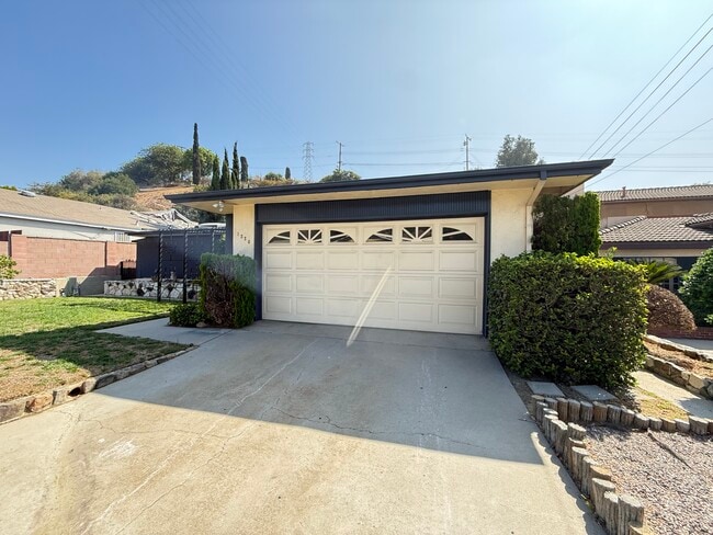 Building Photo - 1220 Crest Vista Dr